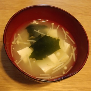 えのき茸とワカメと豆腐のお味噌汁♪